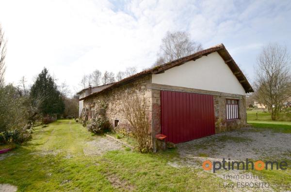 Propriété de 4 chambres au bord de la rivière à vendre