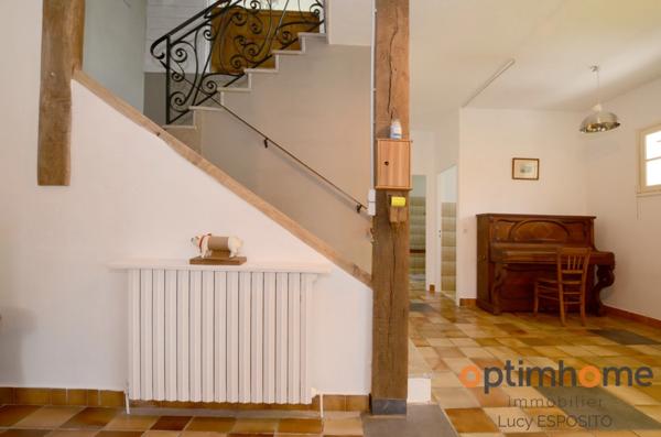 Propriété de 4 chambres au bord de la rivière à vendre