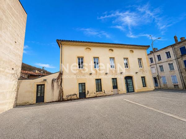 A VENDRE LAVELANET IMMEUBLE  - LOCAL COMMERCIAL ET APPARTEMENT A RENOVÉ
