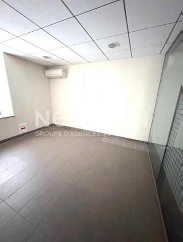 A VENDRE LAVELANET IMMEUBLE  - LOCAL COMMERCIAL ET APPARTEMENT A RENOVÉ