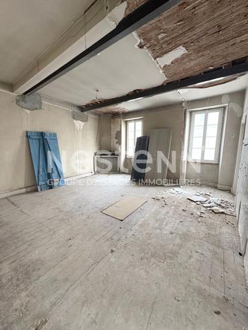 A VENDRE LAVELANET IMMEUBLE  - LOCAL COMMERCIAL ET APPARTEMENT A RENOVÉ