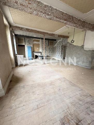 A VENDRE LAVELANET IMMEUBLE  - LOCAL COMMERCIAL ET APPARTEMENT A RENOVÉ