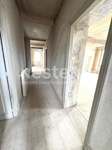 A VENDRE LAVELANET IMMEUBLE  - LOCAL COMMERCIAL ET APPARTEMENT A RENOVÉ