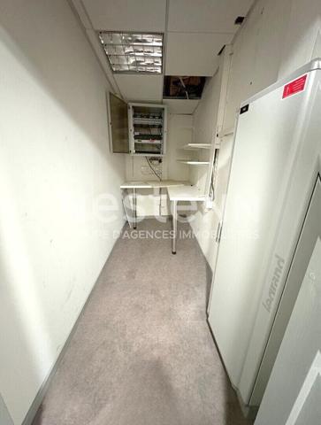 A VENDRE LAVELANET IMMEUBLE  - LOCAL COMMERCIAL ET APPARTEMENT A RENOVÉ