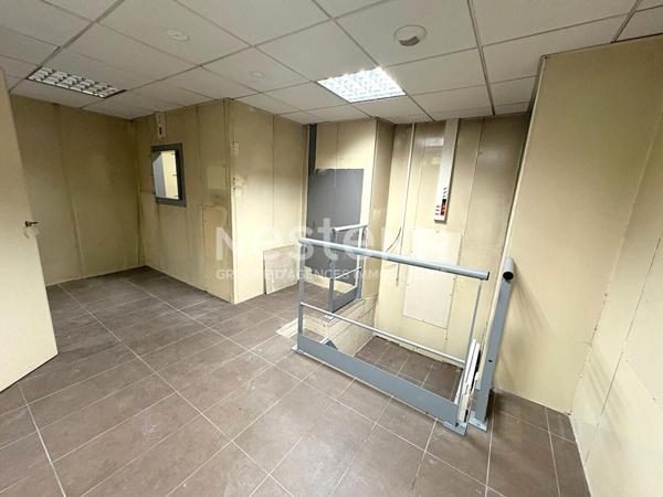 A VENDRE LAVELANET IMMEUBLE  - LOCAL COMMERCIAL ET APPARTEMENT A RENOVÉ