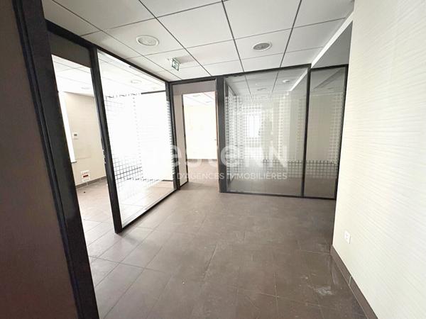 A VENDRE LAVELANET IMMEUBLE  - LOCAL COMMERCIAL ET APPARTEMENT A RENOVÉ