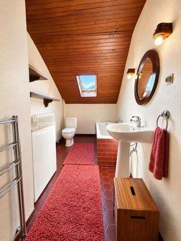 ANNECY (74) - MAISON mitoyenne 90 m2 + combles + dépendances.