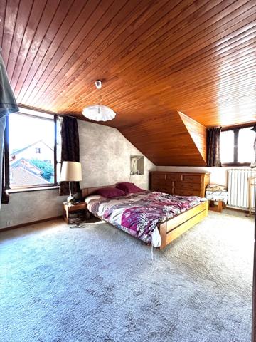 ANNECY (74) - MAISON mitoyenne 90 m2 + combles + dépendances.