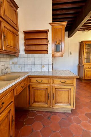 ANNECY (74) - MAISON mitoyenne 90 m2 + combles + dépendances.