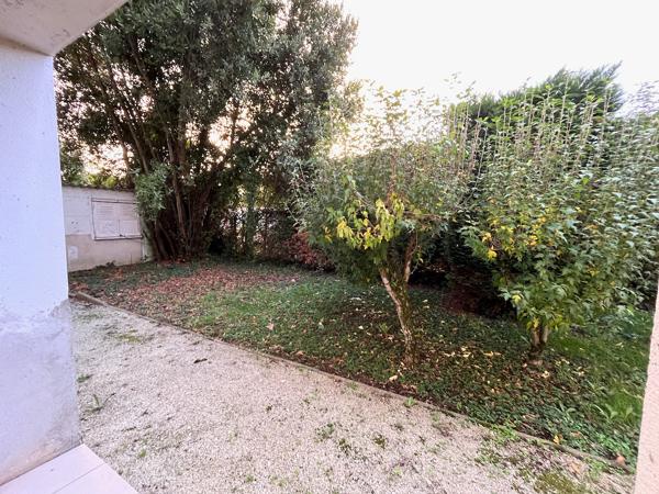 Villeneuve sur Lot, avenue de Fumel, sur axe sortant passant, avec des places de parking gratuites à proximité, local divisé en bureaux pour des professions de SANTE ou professions LIBERALES en très bon état composé actuellement d'une grande surface d'a , Villeneuve sur lot