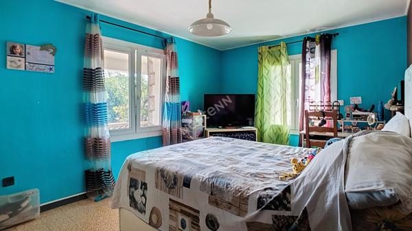 La Couronne : Bastide familiale de 220 m2 (T2 + T3 + T5) à 1 km des Plages !!