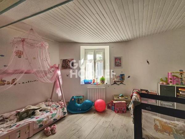 Maison de village en pierre 170m² avec garage et cour