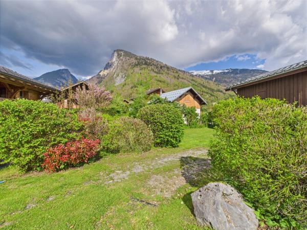 Dpt Haute Savoie (74), à vendre centre de SAMOENS - Terrain de 270,00 m²