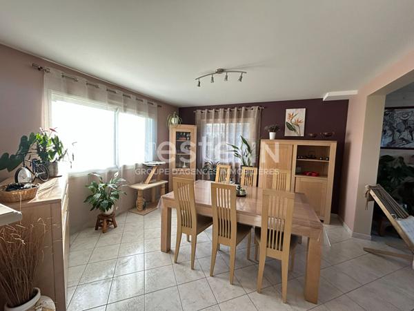 Jolie maison idéalement située à Fillé - 4 chambres dont une suite parentale au RDC !