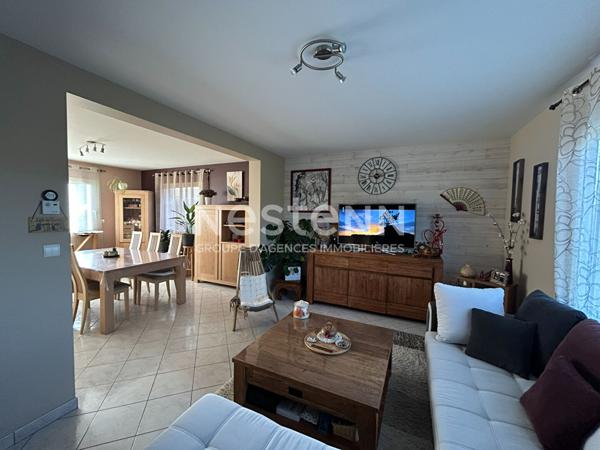 Jolie maison idéalement située à Fillé - 4 chambres dont une suite parentale au RDC !