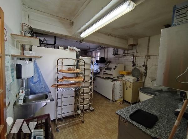 MURS & FONDS DE COMMERCE de BOULANGERIE-PÂTISSERIE dans bourg dynamique, rue passante parking proche