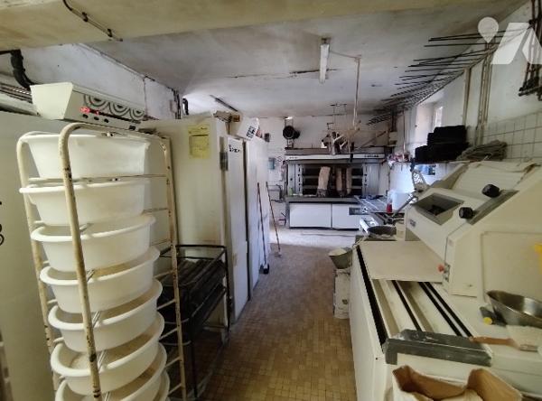 MURS & FONDS DE COMMERCE de BOULANGERIE-PÂTISSERIE dans bourg dynamique, rue passante parking proche