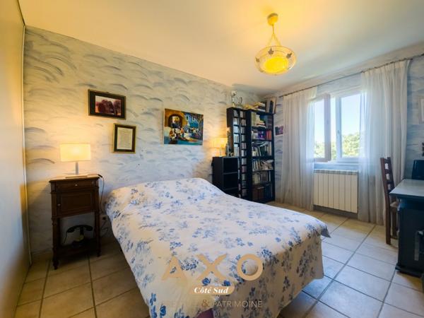 ROGNES - ENSEMBLE IMMOBILIER - PISCINE - CARPORT - TERRAIN  4000 M2 - POSSIBILITE DETACHEMENT - 1 200 000€