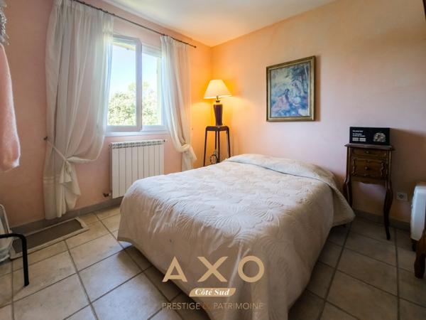 ROGNES - ENSEMBLE IMMOBILIER - PISCINE - CARPORT - TERRAIN  4000 M2 - POSSIBILITE DETACHEMENT - 1 200 000€