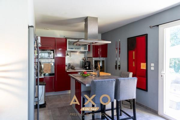 ROGNES - ENSEMBLE IMMOBILIER - PISCINE - CARPORT - TERRAIN  4000 M2 - POSSIBILITE DETACHEMENT - 1 200 000€