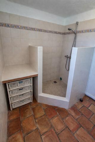 Maison familiale avec dépendances et terrain 1450 m2 Alès (30100)