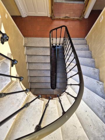 Maison familiale avec dépendances et terrain 1450 m2 Alès (30100)