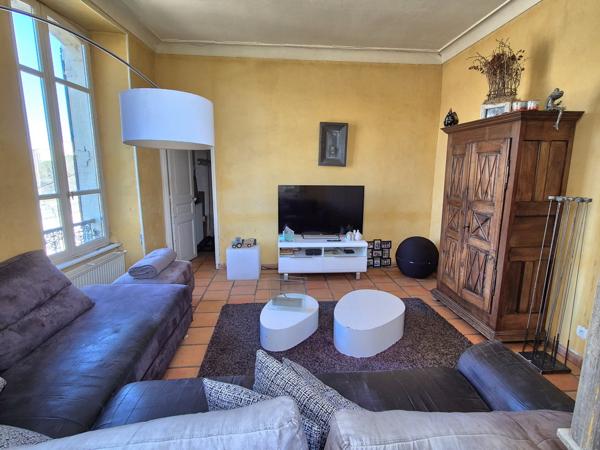 Maison familiale avec dépendances et terrain 1450 m2 Alès (30100)