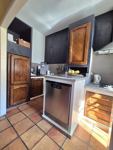 Maison familiale avec dépendances et terrain 1450 m2 Alès (30100)