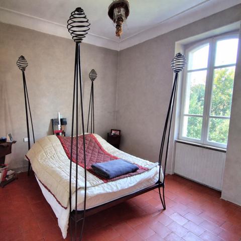 Maison familiale avec dépendances et terrain 1450 m2 Alès (30100)