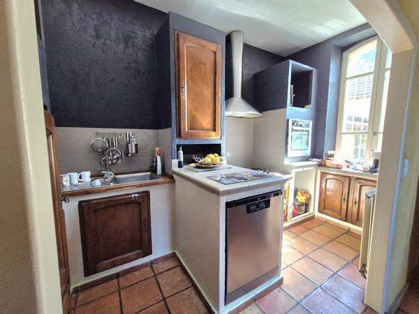 Maison familiale avec dépendances et terrain 1450 m2 Alès (30100)