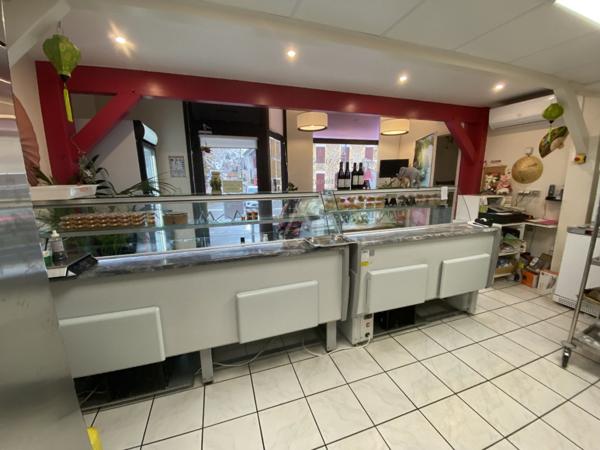 IMMEUBLE AVEC LOGEMENT ET COMMERCE