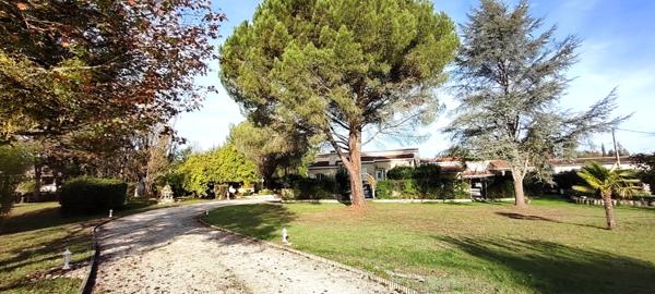 Rabastens: Belle villa T5 avec piscine sur parc de 5000m2 + T2