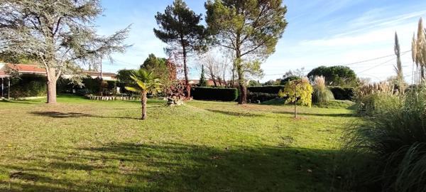 Rabastens: Belle villa T5 avec piscine sur parc de 5000m2 + T2