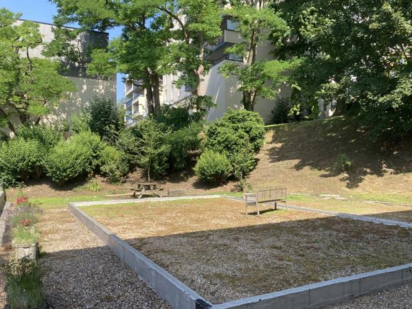 Appartement T3 à vendre ROUEN rive droite, surface habitable 75 m2 + cave + 2 places de parking.