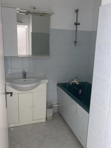 Appartement T3 à vendre ROUEN rive droite, surface habitable 75 m2 + cave + 2 places de parking.
