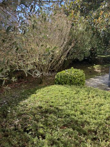 À L'UNION, située dans un environnement très calme, cette belle maison de 186 m² offre de généreux volumes et un cadre de vie agréable sur une parcelle de 560 m² entièrement arborée et clôturée.
Au rez-de-chaussée, vous découvrirez une entrée, un vaste salon/salle à manger baigné de lumière et agrémenté d’une cheminée avec insert, une cuisine indépendante équipée et aménagée, trois belles chambres avec placards, une salle de bain avec douche ainsi qu’un WC séparé.
À l’étage, accessible par une entrée indépendante, se trouvent trois grandes chambres supplémentaires et une salle d’eau, offrant de nombreuses possibilités (famille nombreuse, espace indépendant, profession libérale…).
LES PLUS! Un grand garage avec carport, une véranda, une mezzanine agréable, ainsi qu’un vaste grenier aménageable. Climatisation réversible au rez-de-chaussée. A proximité des axes routiers et de toutes les commodités, cette maison allie confort, espace et tranquillité. Travaux de rafraichissement à prévoir. À VISITER SANS TARDER ! Une conseillère 6/7jrs.