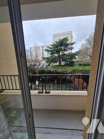 Dans un ensemble immobilier sis à DAMMARIE LES LYS 626 avenue du Colonel Fabien
Lot numéro SEP...