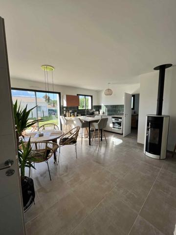 Maison  4 pièce(s)  3 chambre(s)  93 m²