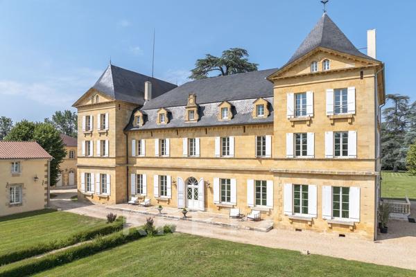 Duplex de 150 m² niché au cœur d’un château en Dordogne