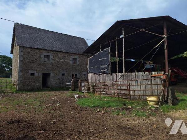 Une Maison d'habitation à rénover, comprenant :
- au rez de chaussée : 3 pièces principales of...