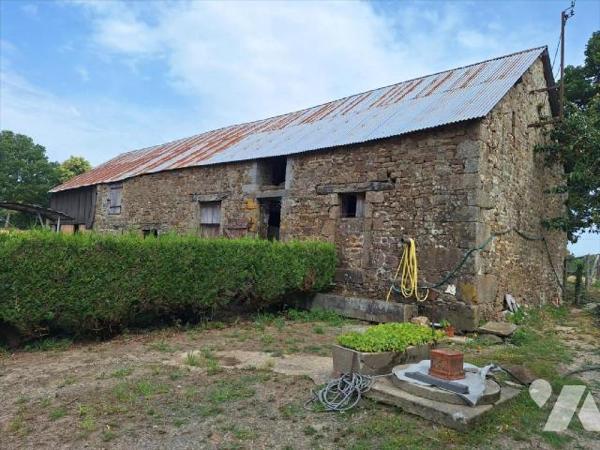 Une Maison d'habitation à rénover, comprenant :
- au rez de chaussée : 3 pièces principales of...