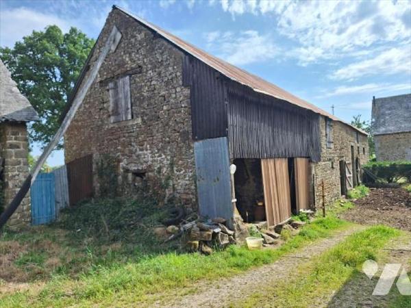 Une Maison d'habitation à rénover, comprenant :
- au rez de chaussée : 3 pièces principales of...