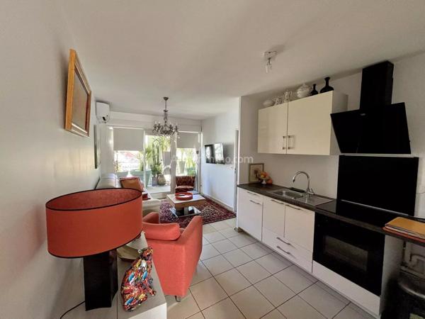 Vente                                                      Appartement
                        
                     2 pièces                      43 m2                     à Martigues