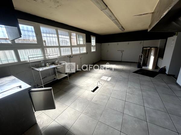 Location local commercial Flers - 84 m² - 1 338 €/mois