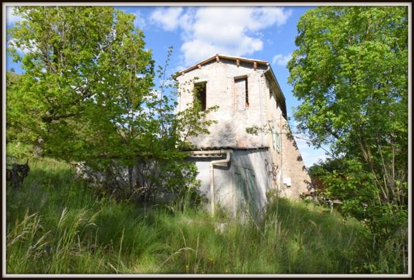 Bastide provençale à quelques pas du lac de Castillon et proche de Castellane.