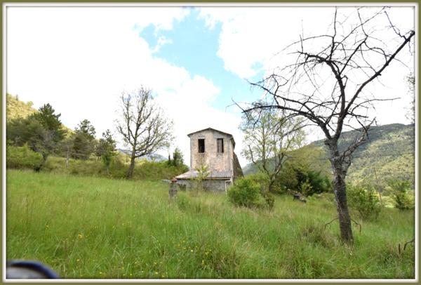 Bastide provençale à quelques pas du lac de Castillon et proche de Castellane.