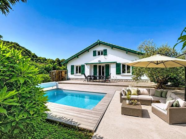 Maison familiale entièrement rénovée - Garage - Piscine