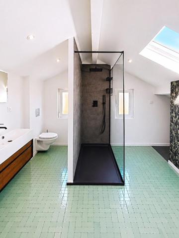 Maison familiale entièrement rénovée - Garage - Piscine