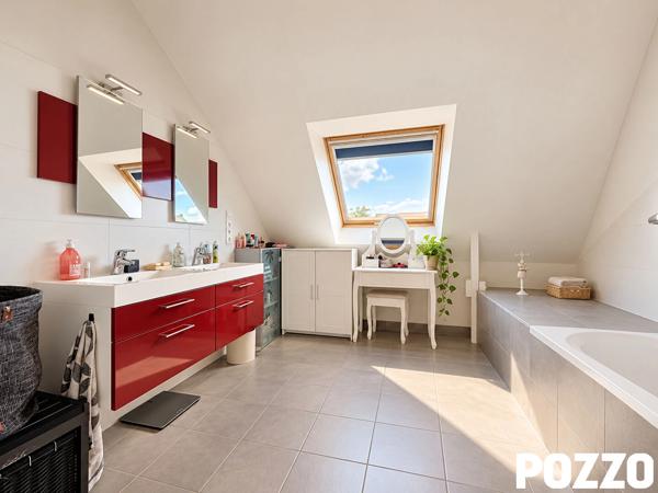 A Vendre - Avranches - Maison 9 pièce(s) 195.82 m² + spa de nage + géothermie + DPE B + aucun travaux AVRANCHES