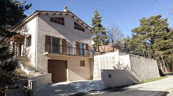ANDON – SPACIEUSE MAISON FAMILIALE DE 141 M² AVEC DOUBLE GARAGE, TERRASSES ET BELLE EXPOSITION